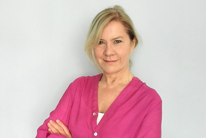 Isa Brörmann mit verschränkten Armen
